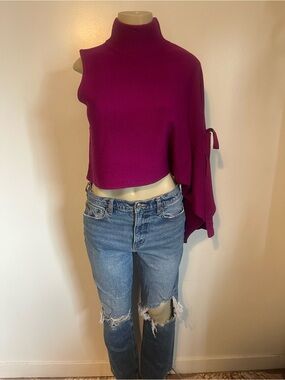 ESSUE Magenta One-Shoulder Turtle Neck Bat Sleeve With Slit Crop Top